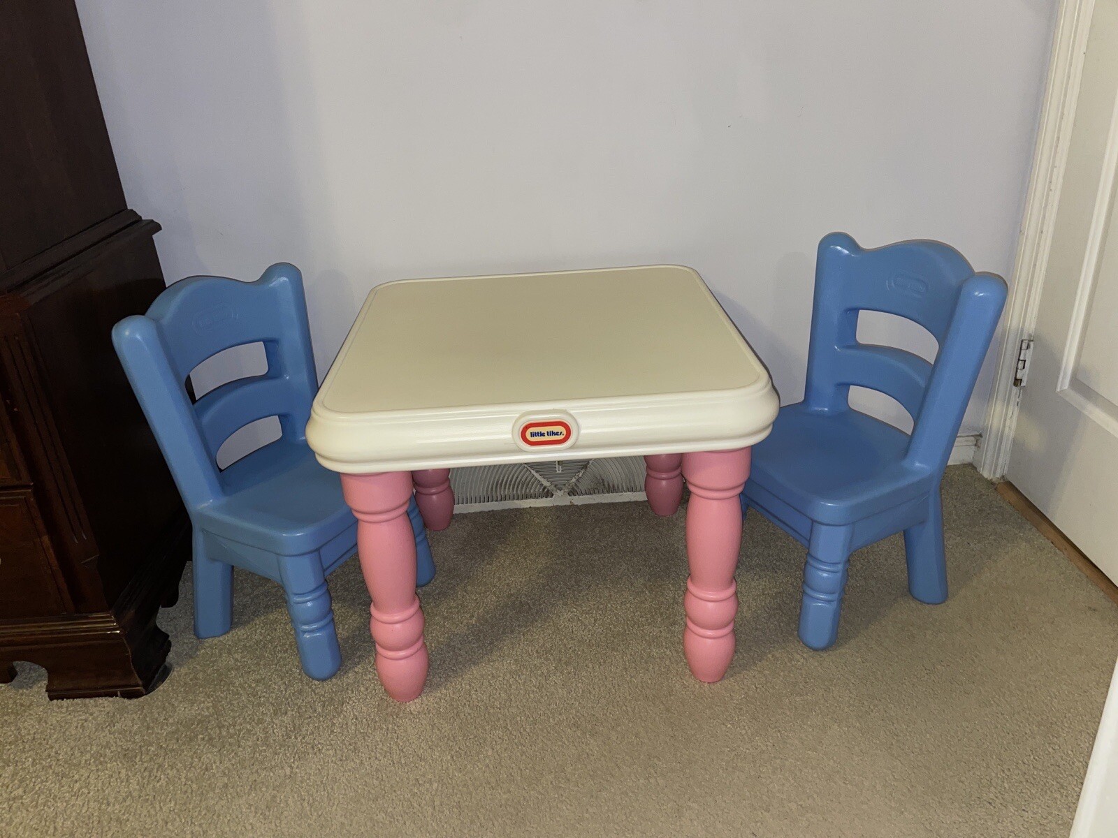 EUC LITTLE TIKES VICTORIAN TENDER HEART PINK Table & 2 Blue Chai