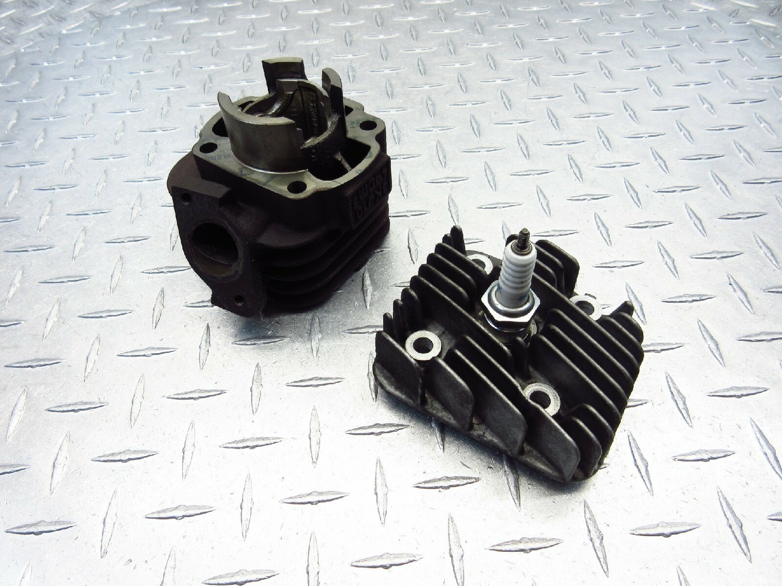 2001 01-06 Aprilia 50 Scarabeo Cylinder Head Piston